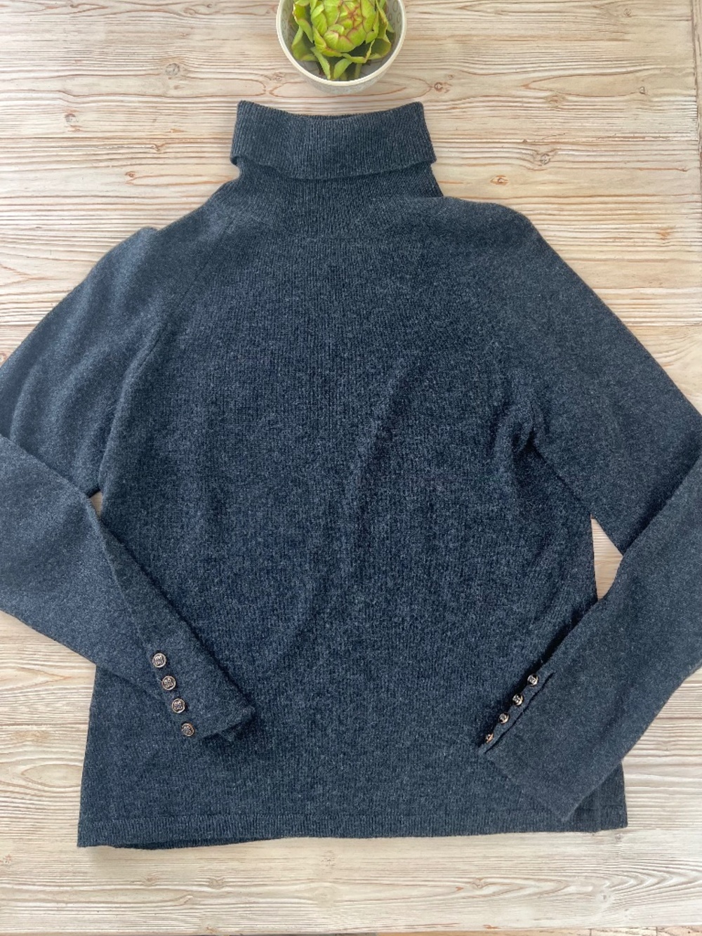 J. McLaughlin 100% Cashmere Turtleneck Sweater — Size Medium